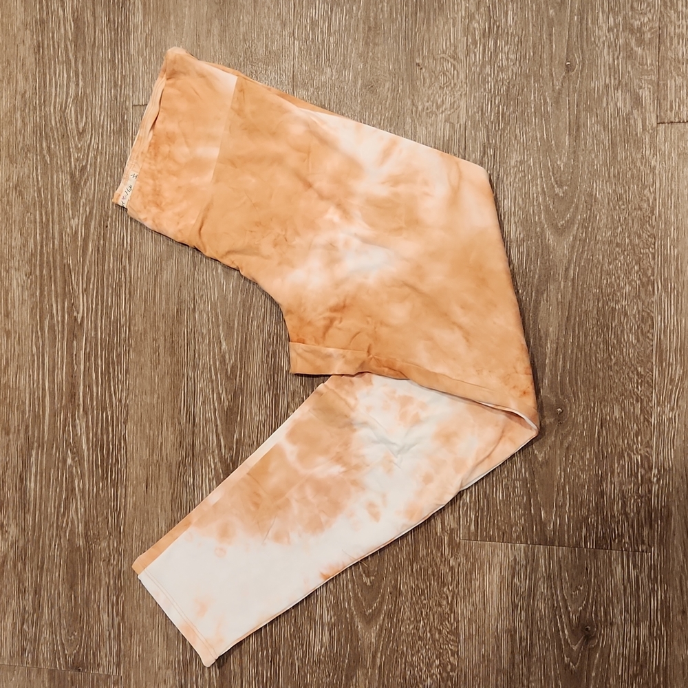 Heart & Hips Baked Peach Tie-Dye Leggings